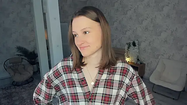 LianneBynon online show from February 21, 8:26 am