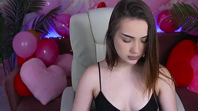 OliviaMoore  online show from February 12, 2:30 pm