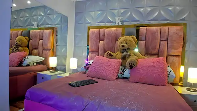 Paris Velvet online show from January 31, 10:08 pm