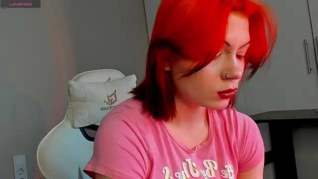 Leah Castro online show from February 9, 4:04 am