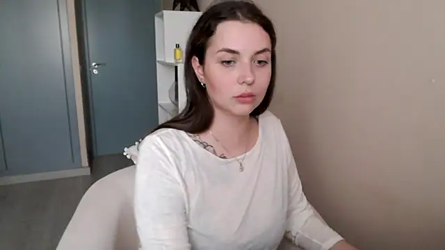 JuliaGraceOF online show from February 5, 5:27 pm