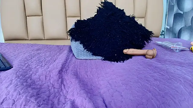 lil miia online show from February 13, 7:37 pm