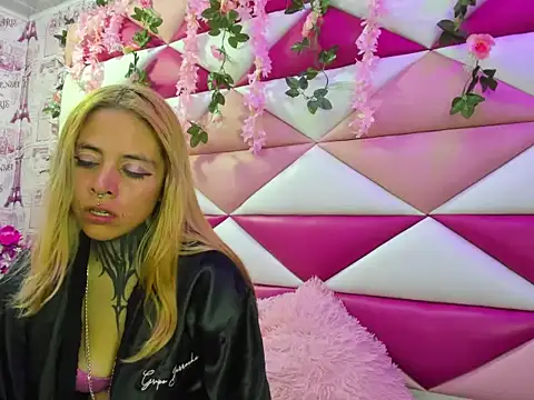 Dakota Angell  online show from February 1, 3:05 am