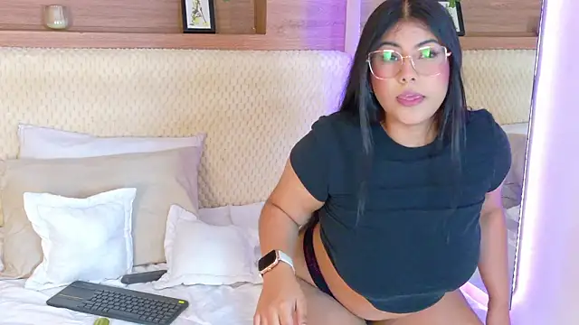 VioletBloomm online show from February 28, 11:42 am