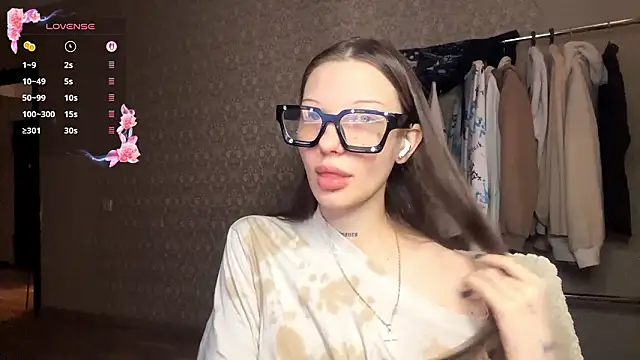 LumPetal online show from February 25, 5:39 am