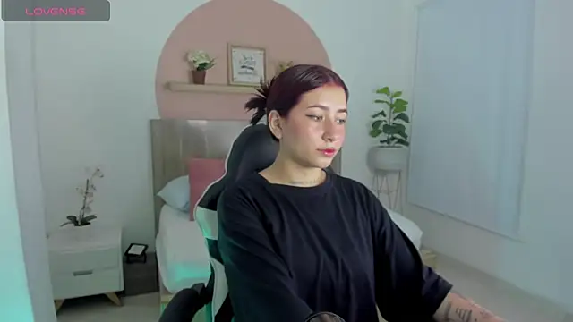 charlottee27  online show from February 27, 7:24 pm