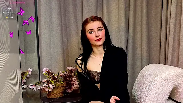 NicoleLuxe online show from February 24, 5:33 pm