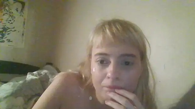 KiwiDreamy1 online show from February 6, 4:49 am