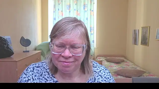 Emma Eclipsee online show from February 17, 8:02 am