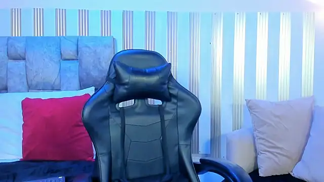 nina glow online show from February 16, 12:05 pm