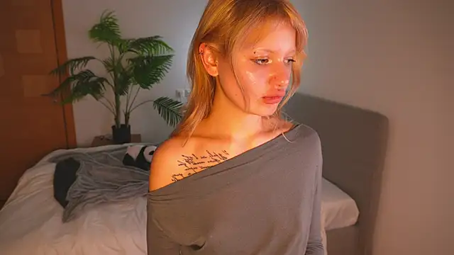 NaomiRosy online show from February 12, 10:44 pm