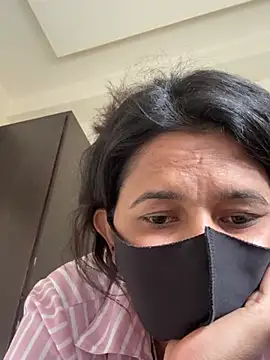 raavigirl online show from February 24, 10:03 am