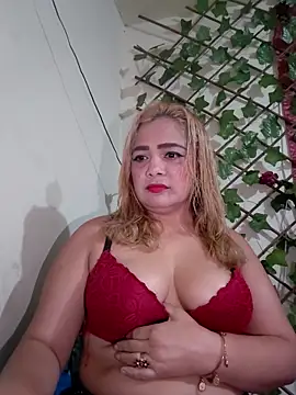  Chloe Evans online show from February 19, 7:35 pm