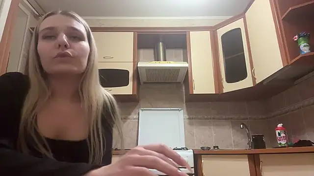 MiaBerlateen online show from February 24, 7:12 pm