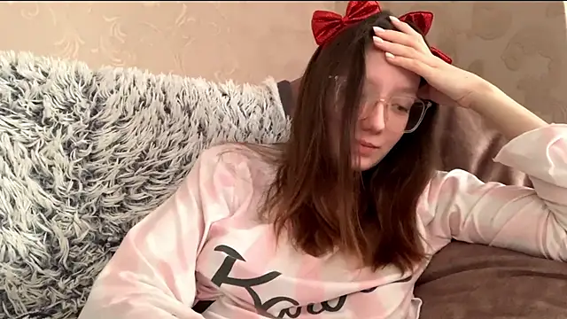 LakendraNoren online show from February 15, 7:51 am