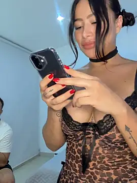 hotcouplexx1 online show from February 19, 3:17 am