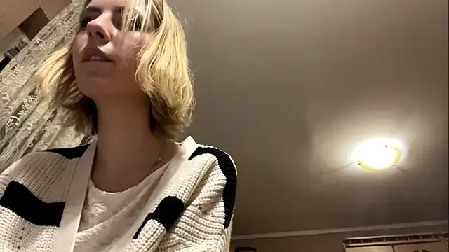 Snapshot of CharmingBlonde chatting on February 22, 5:03 pm CharmingBlonde online show from February 22, 5:03 pm