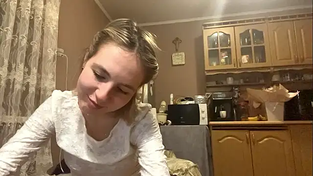 Snapshot of CharmingBlonde chatting on February 17, 6:18 pm CharmingBlonde online show from February 17, 6:18 pm