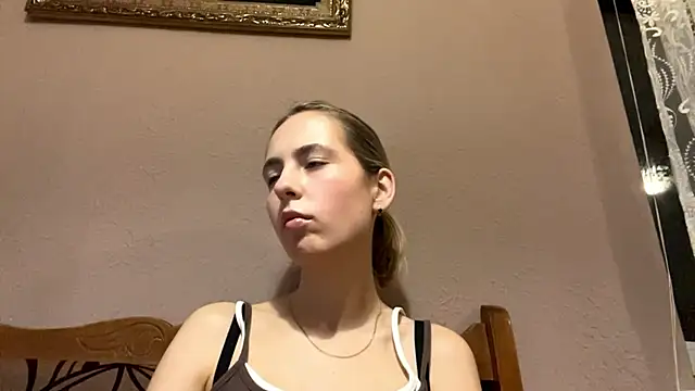 Snapshot of CharmingBlonde chatting on February 12, 6:31 pm CharmingBlonde online show from February 12, 6:31 pm