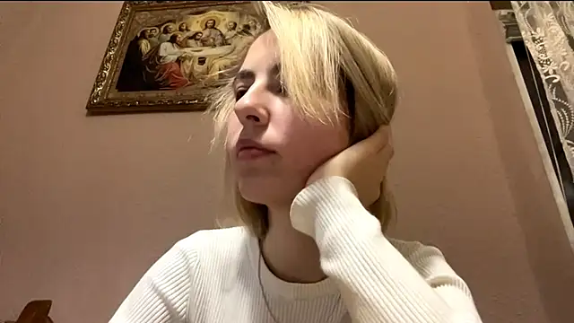 Snapshot of CharmingBlonde chatting on February 8, 6:00 pm CharmingBlonde online show from February 8, 6:00 pm