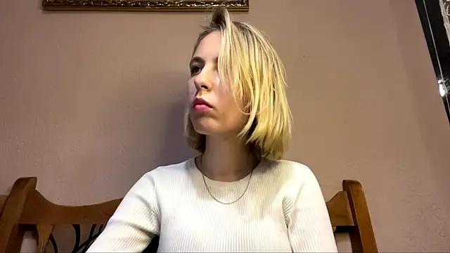 Snapshot of CharmingBlonde chatting on February 10, 6:11 pm CharmingBlonde online show from February 10, 6:11 pm