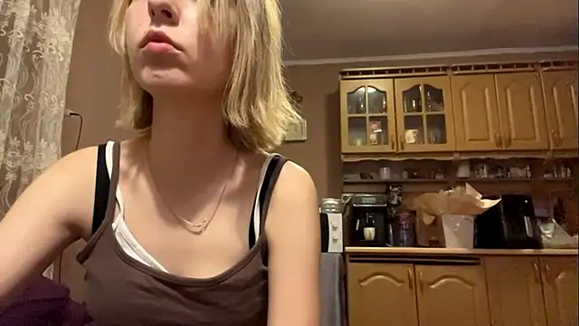 Snapshot of CharmingBlonde chatting on March 2, 9:20 pm CharmingBlonde online show from March 2, 9:20 pm