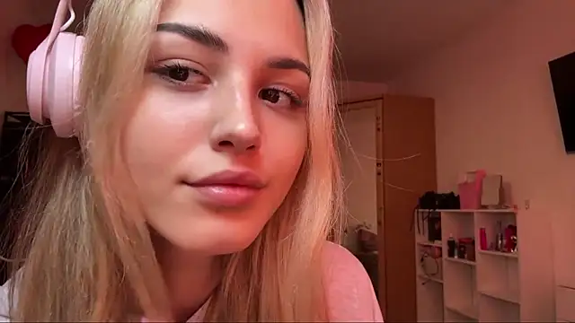 Evva mayy online show from February 20, 11:01 am