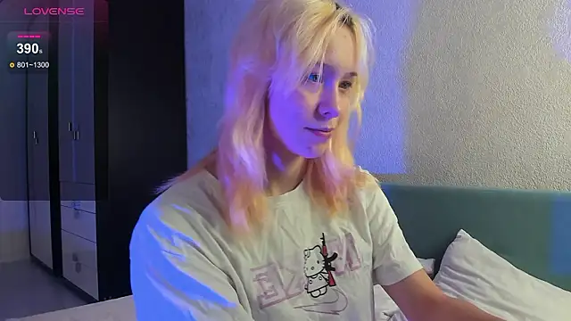 EmilyTrase online show from March 1, 1:38 am