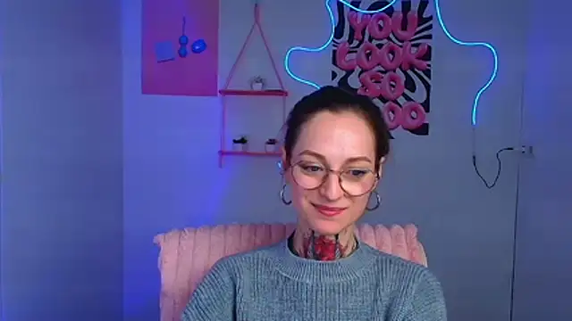 Esmi Winter online show from February 15, 7:33 am