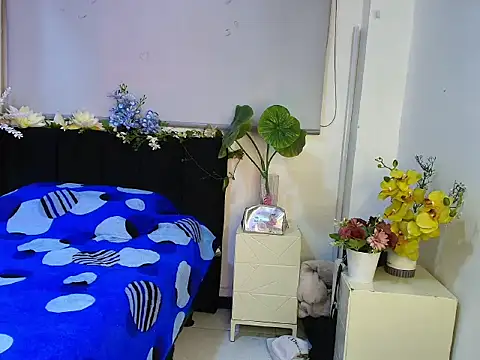 thonixxandluna online show from February 18, 4:00 am