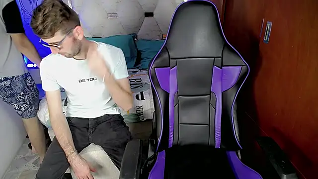 Top and bottom online show from February 17, 8:30 pm