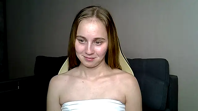 christimontero online show from February 25, 6:28 pm