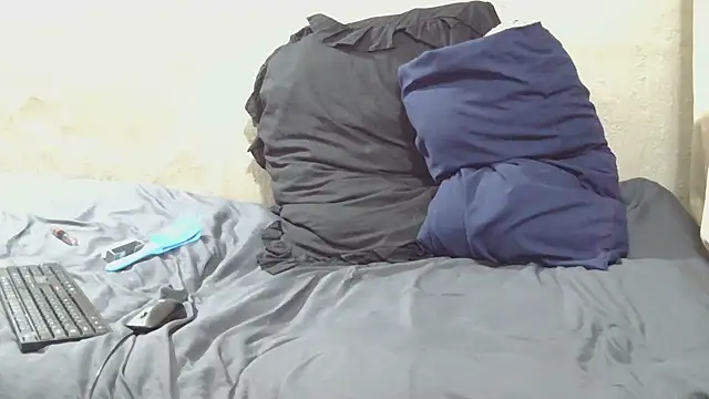 YumPeaches online show from February 24, 7:01 pm