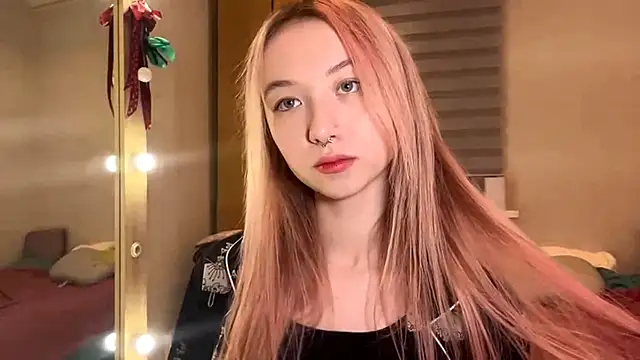 PinkTraible online show from February 14, 1:13 pm