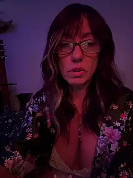 Trophy Milf online show from February 13, 11:12 am