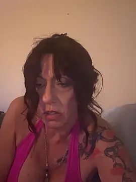 Trophy Milf online show from February 18, 9:03 pm