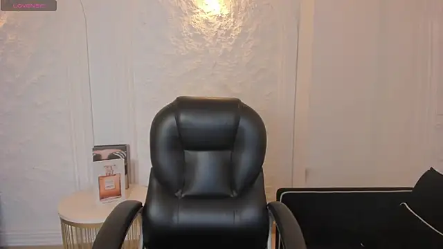 AmaraDivine online show from March 1, 5:23 pm