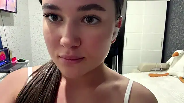 JoycelynUrion online show from March 1, 6:07 pm