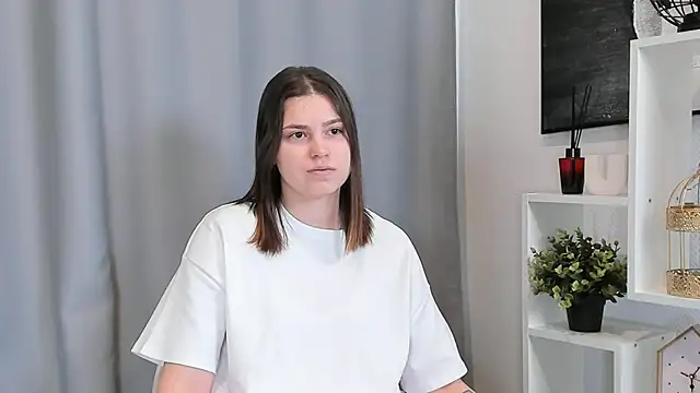 EileenBut online show from February 20, 9:22 am