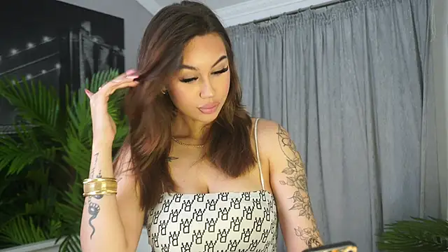 JulyMilky online show from March 26, 3:03 pm