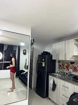 xluxulua online show from March 1, 5:40 am