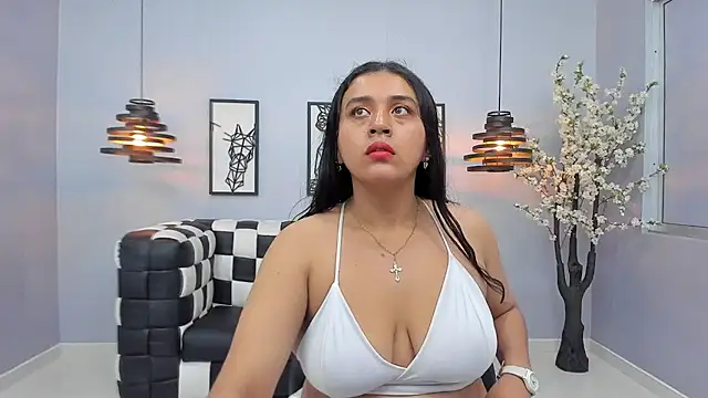 Lunaa Abril online show from March 2, 12:01 pm