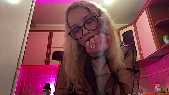 Mollywannatouch online show from February 26, 6:51 pm