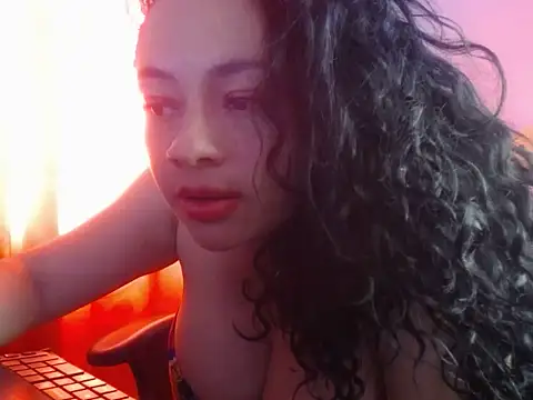 loretits1 online show from March 4, 7:42 pm