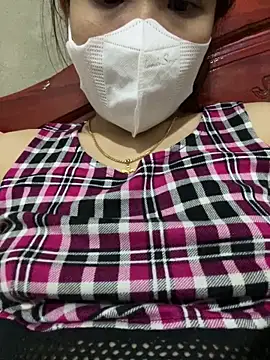 Layla 2x online show from March 3, 7:42 pm