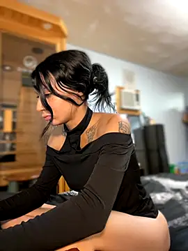 Snapshot of FerrariFrench chatting on October 19, 10:34 pm FerrariFrench online show from October 19, 10:34 pm