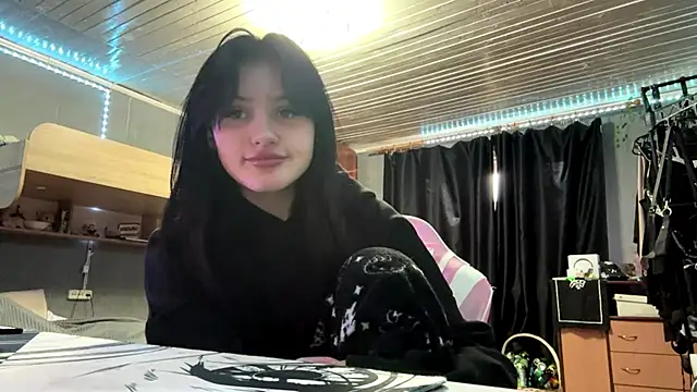 SallieStrahin online show from April 20, 3:15 pm