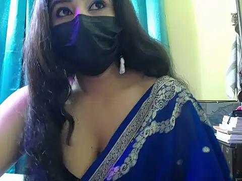 -Queenie online show from June 15, 7:58 pm