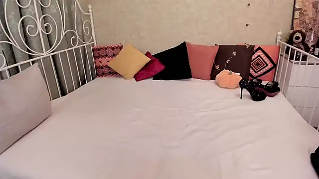 sophialinn online show from October 13, 8:39 am