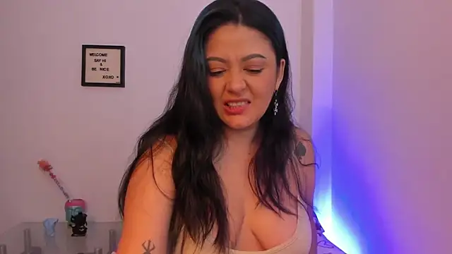 LauraToro  online show from February 18, 12:21 am